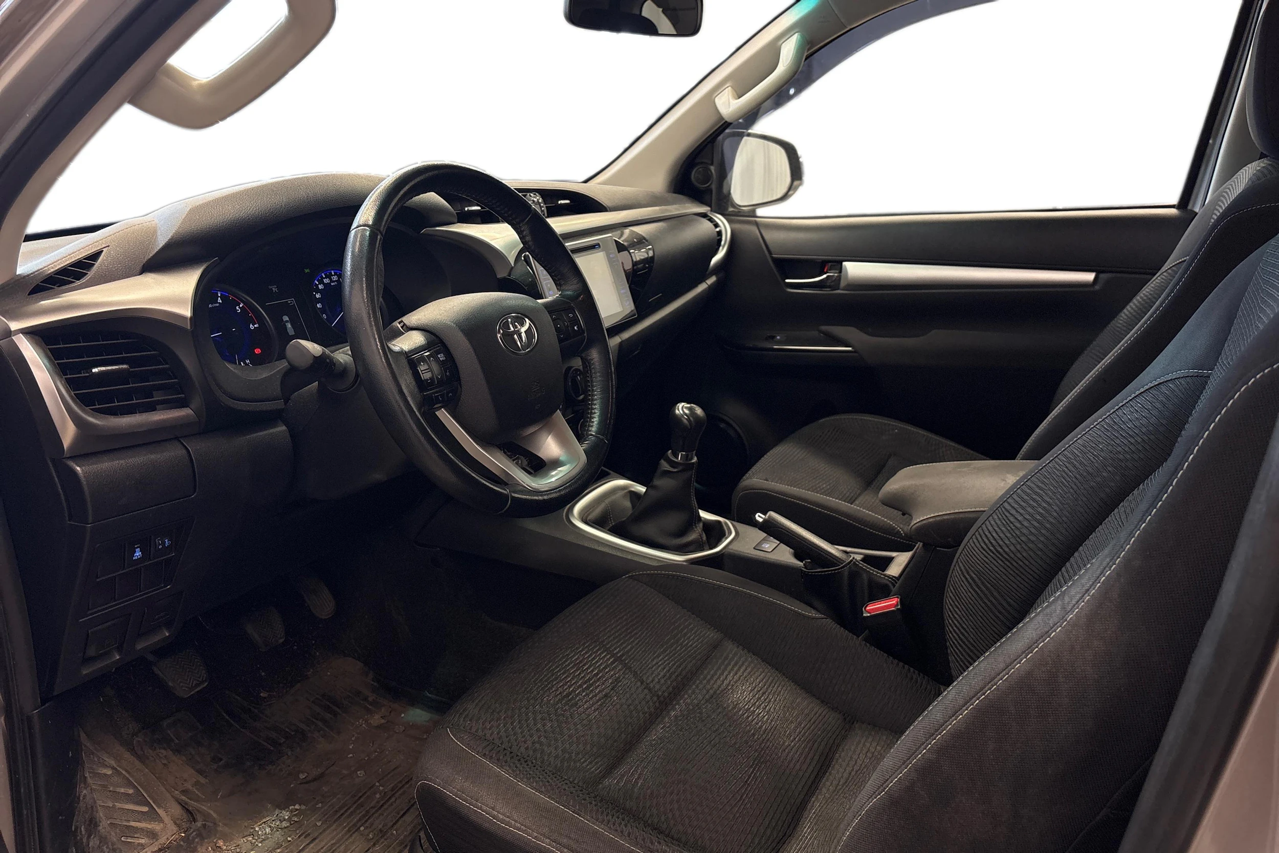 beige Toyota Hilux 2017 kuva 3.
