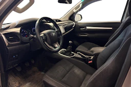 beige Toyota Hilux 2017 kuva 3.