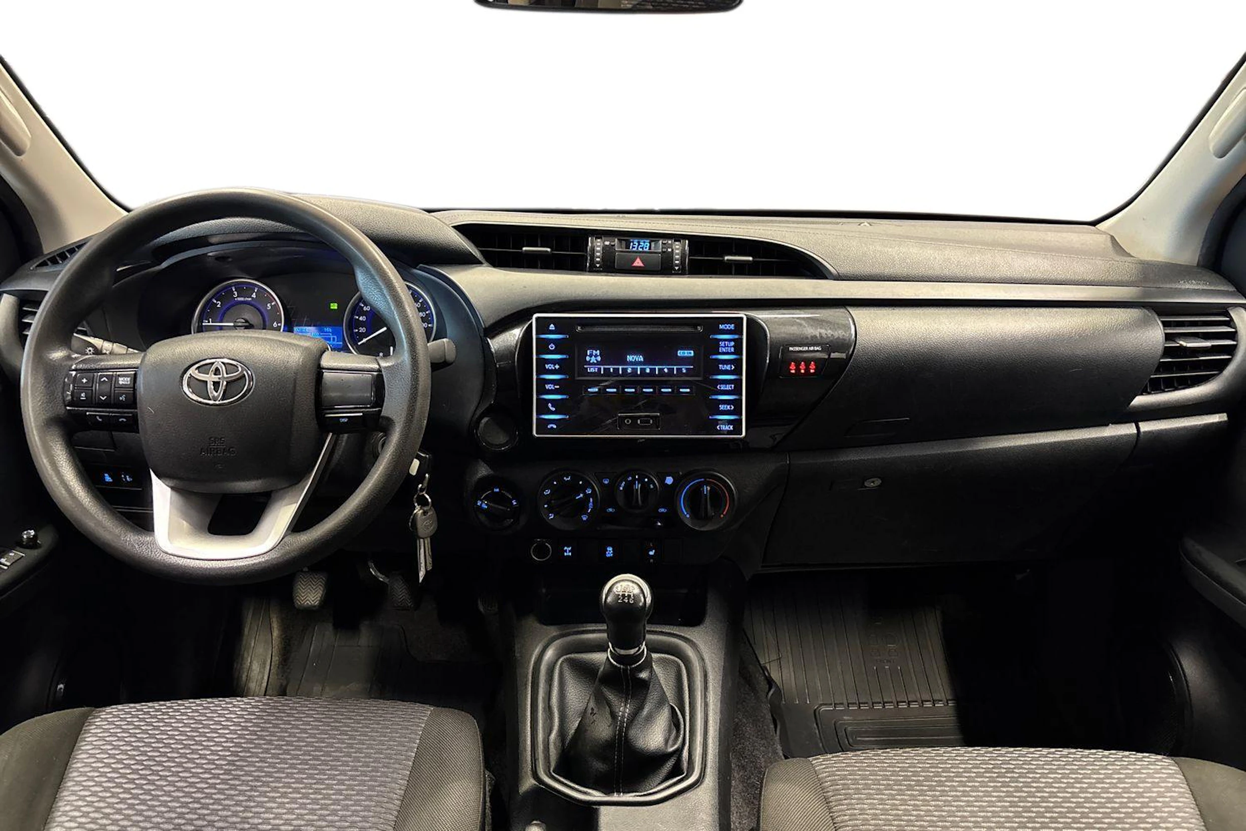 valkoinen Toyota Hilux 2017 kuva 9.