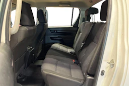 valkoinen Toyota Hilux 2017 kuva 11.