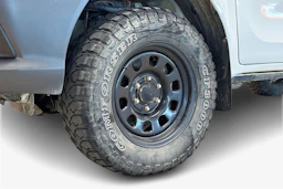 valkoinen Toyota Hilux 2017 kuva 12.