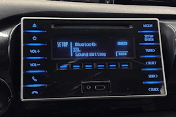 valkoinen Toyota Hilux 2017 kuva 21.