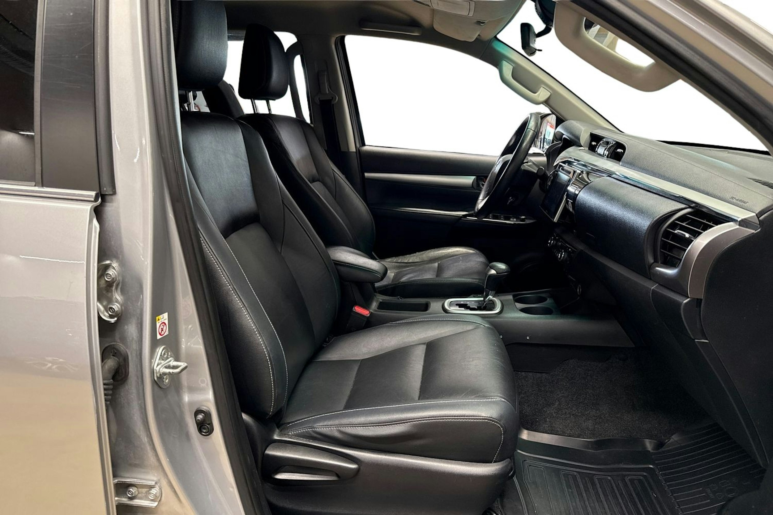 hopea Toyota Hilux 2017 kuva 10.