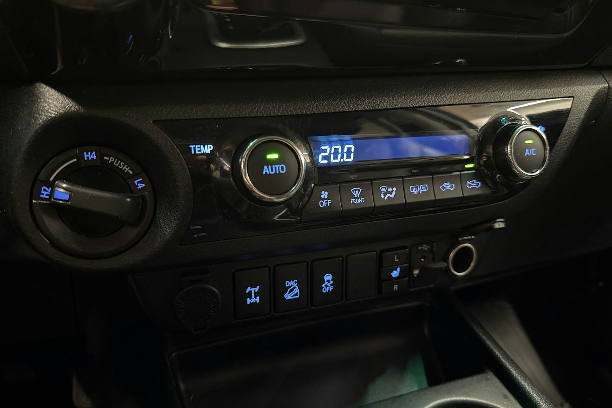 hopea Toyota Hilux 2017 kuva 23.