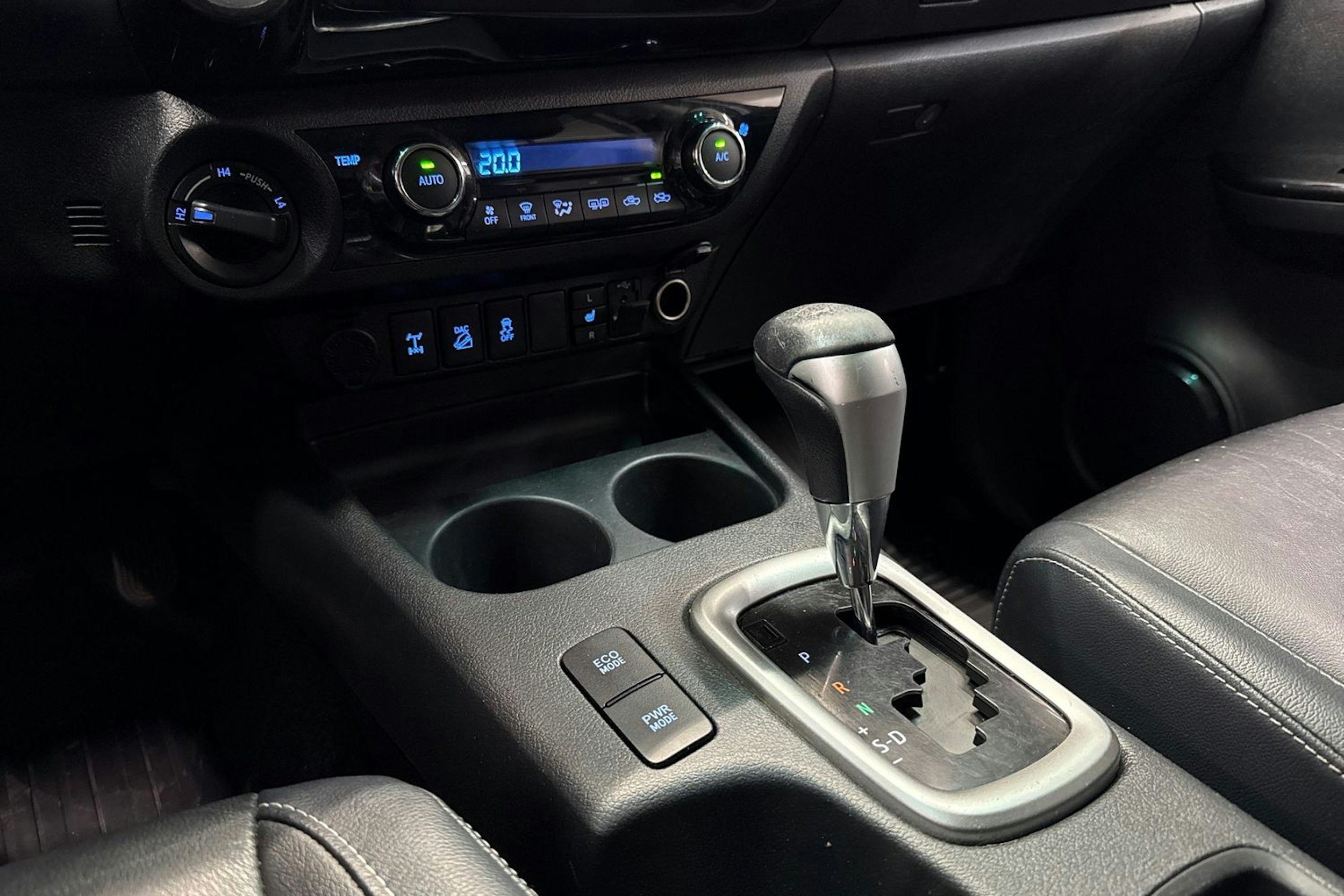 hopea Toyota Hilux 2017 kuva 24.