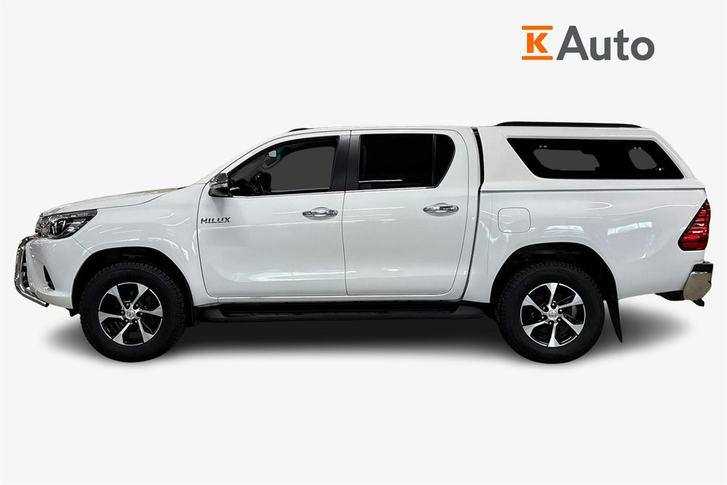 Valkoinen Toyota Hilux 2017 kuva 7.