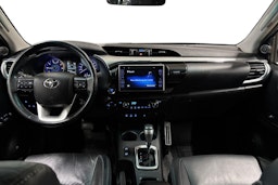 Valkoinen Toyota Hilux 2017 kuva 9.