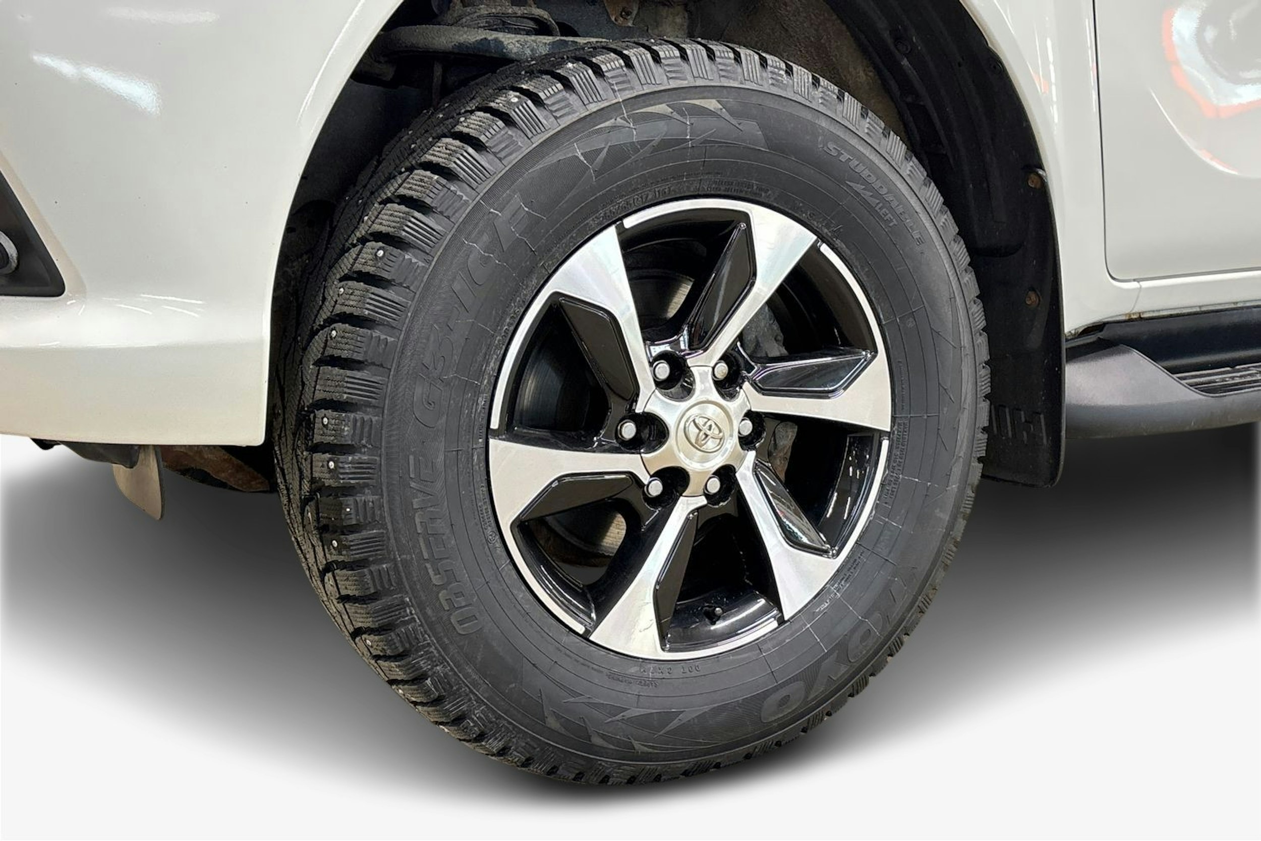 Valkoinen Toyota Hilux 2017 kuva 12.