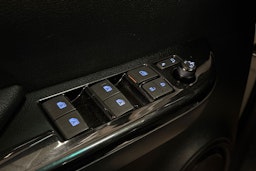 Valkoinen Toyota Hilux 2017 kuva 13.