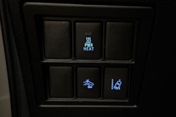 Valkoinen Toyota Hilux 2017 kuva 15.