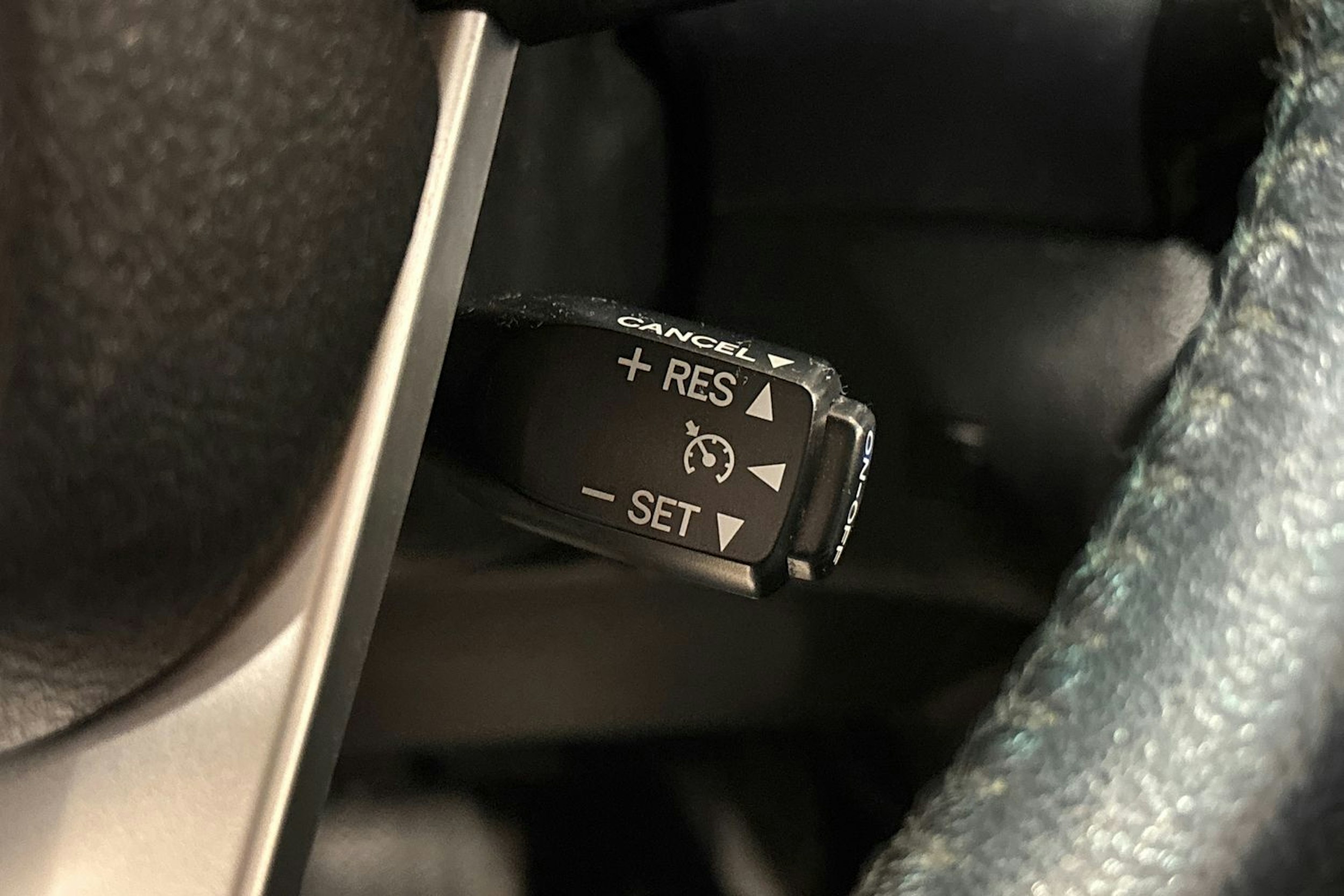 Valkoinen Toyota Hilux 2017 kuva 17.