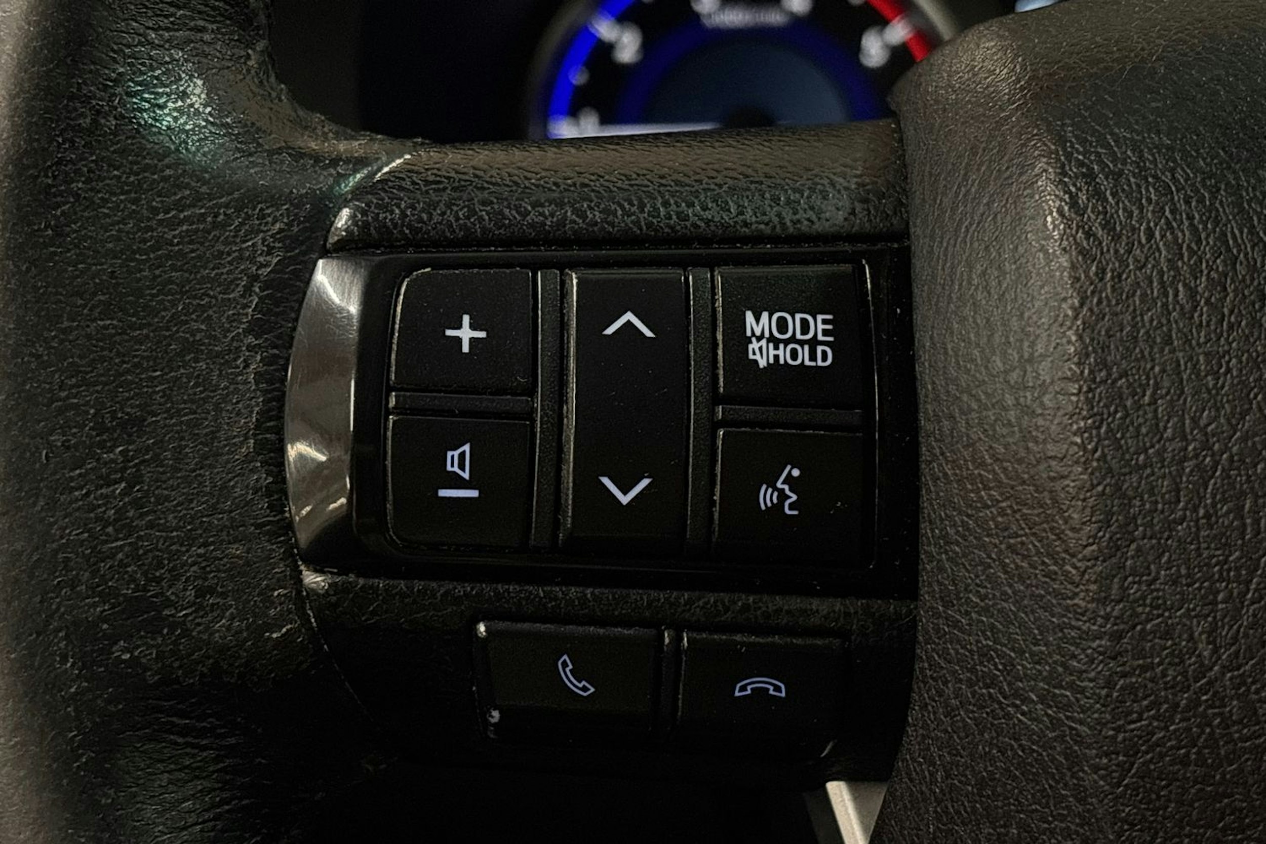 Valkoinen Toyota Hilux 2017 kuva 18.