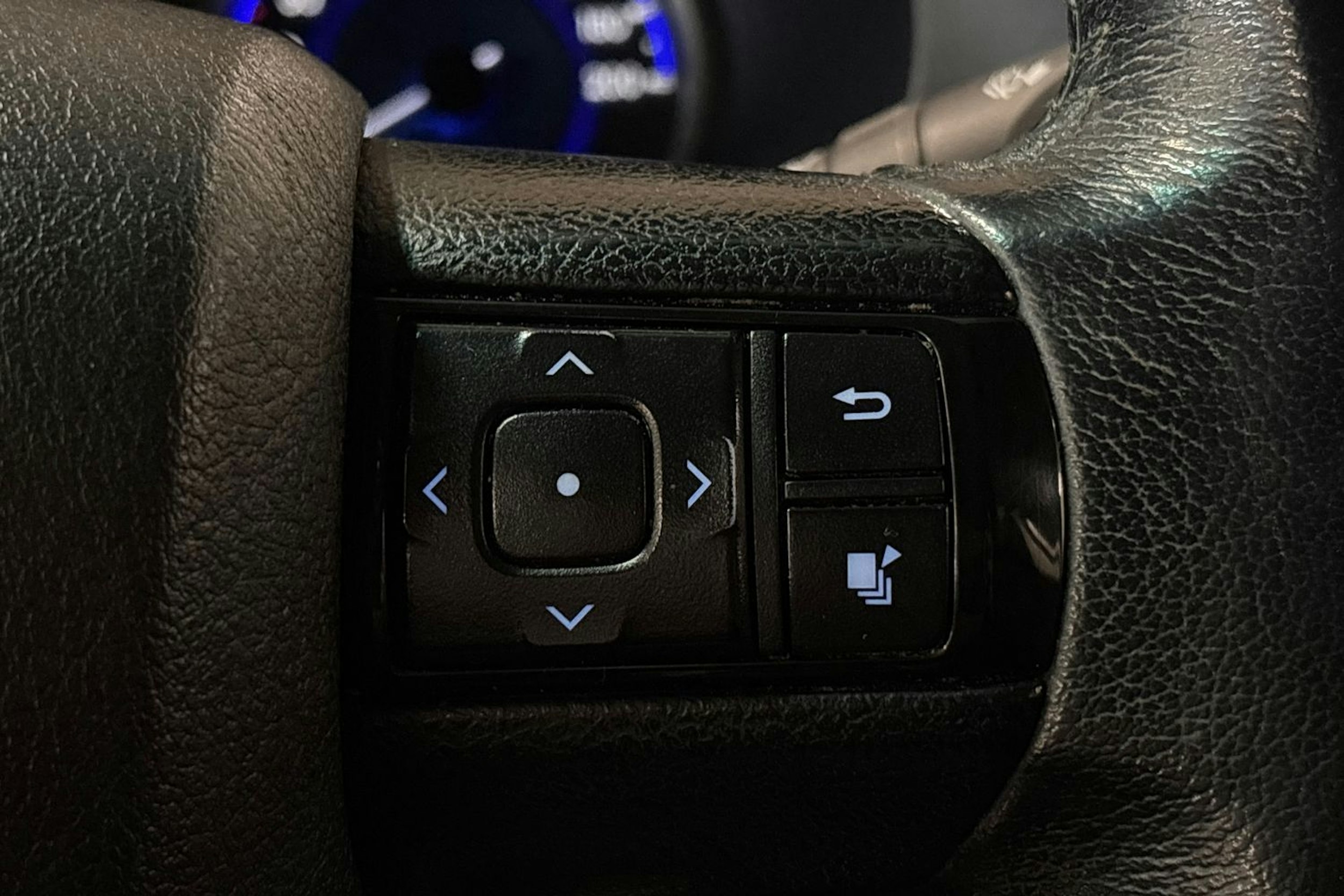 Valkoinen Toyota Hilux 2017 kuva 19.