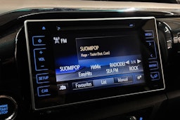 Valkoinen Toyota Hilux 2017 kuva 20.