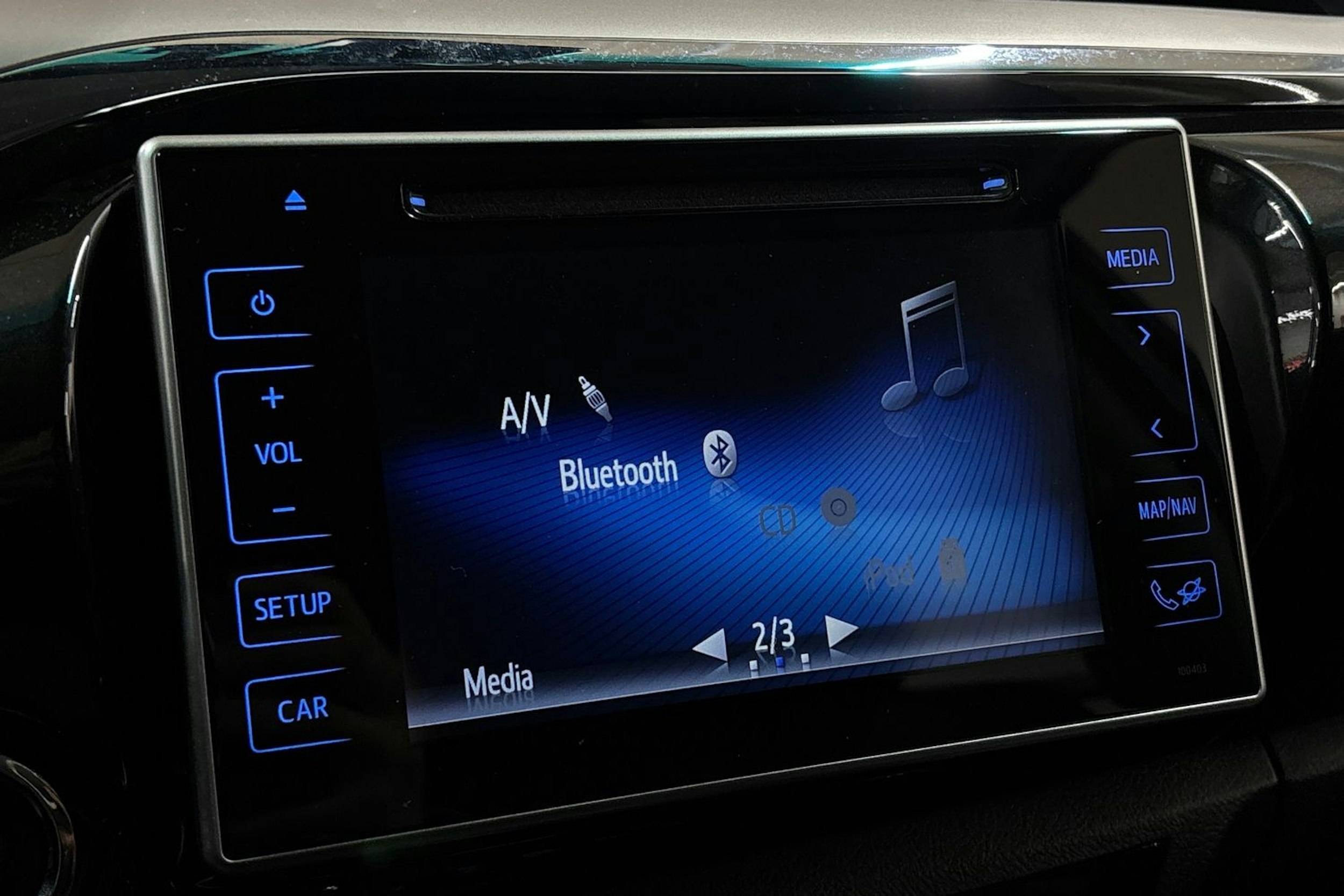 Valkoinen Toyota Hilux 2017 kuva 22.