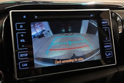 Valkoinen Toyota Hilux 2017 kuva 24.