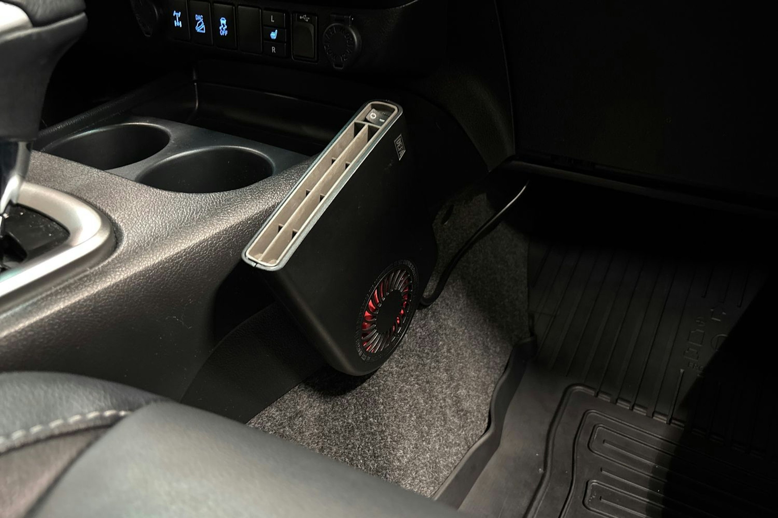 Valkoinen Toyota Hilux 2017 kuva 27.