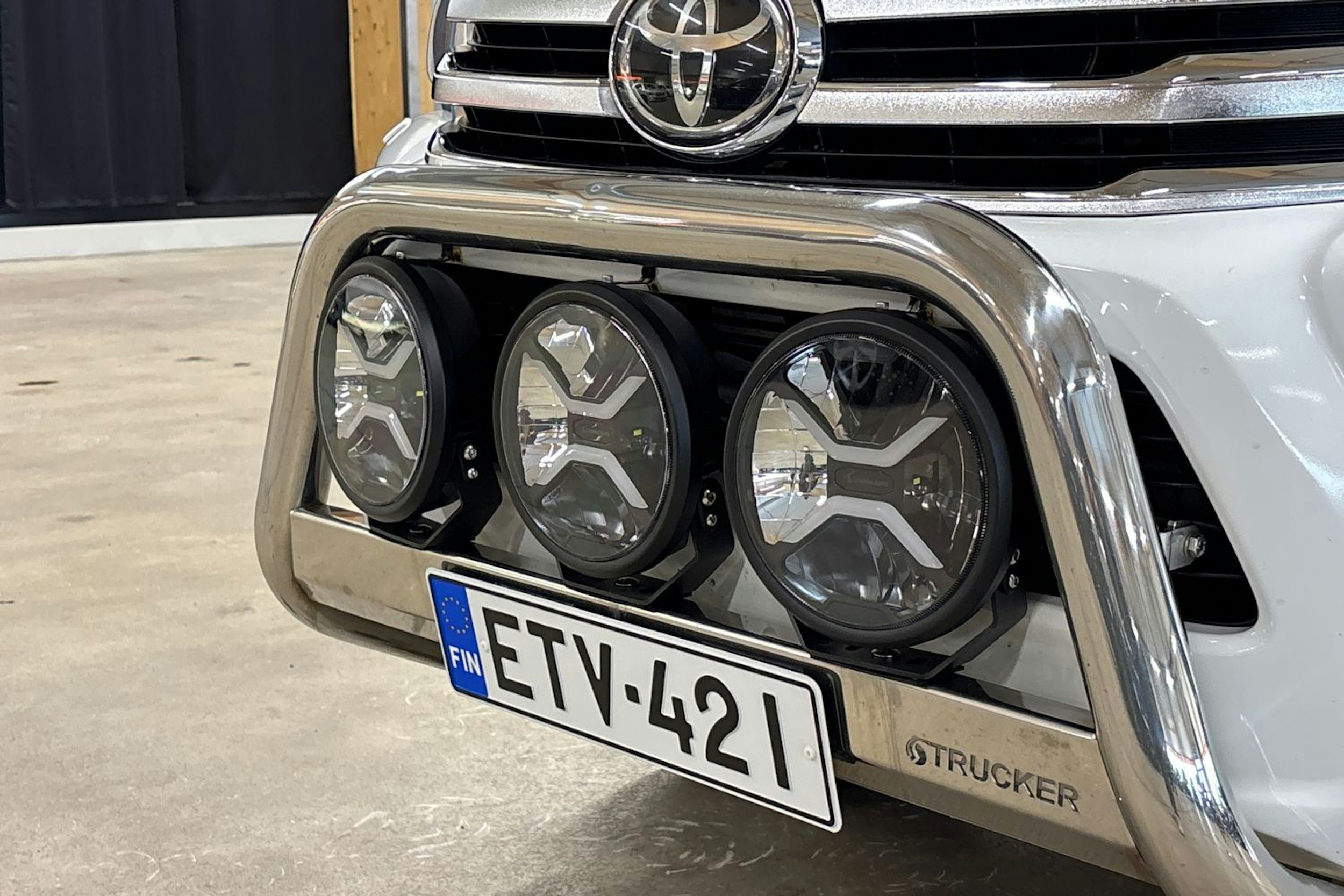 Valkoinen Toyota Hilux 2017 kuva 33.