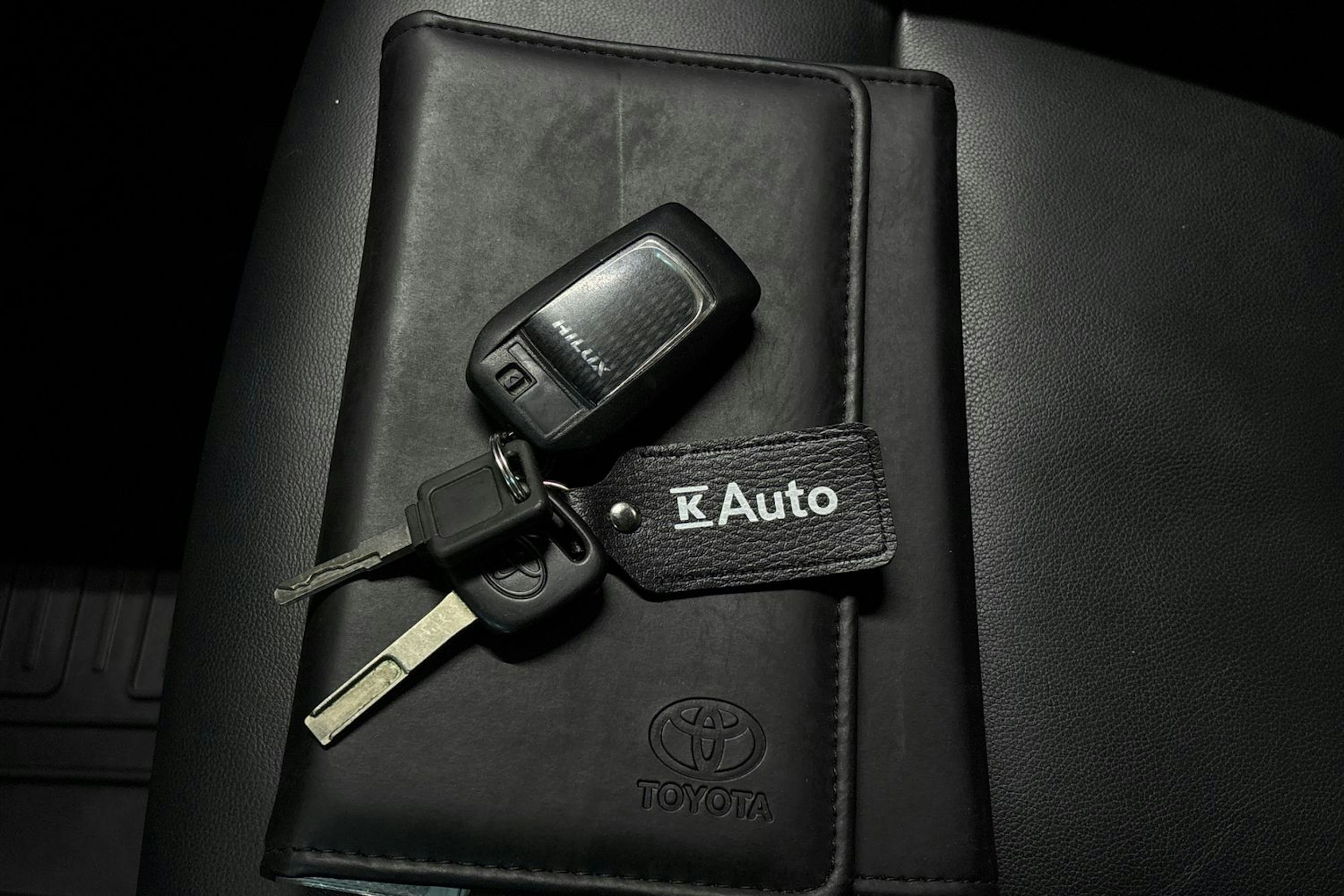 Valkoinen Toyota Hilux 2017 kuva 35.