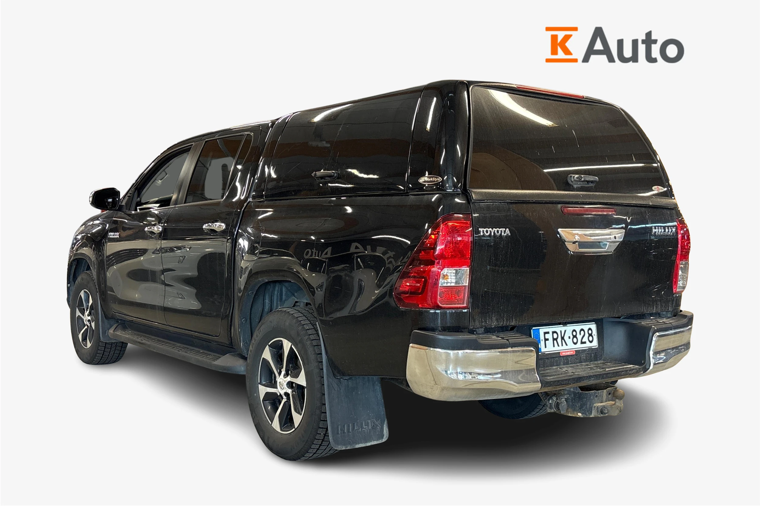 musta Toyota Hilux 2017 kuva 2.
