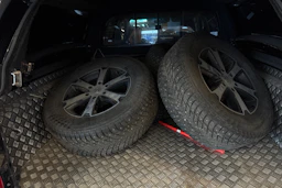 musta Toyota Hilux 2017 kuva 4.