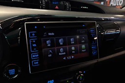 musta Toyota Hilux 2017 kuva 9.