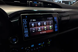 musta Toyota Hilux 2017 kuva 14.