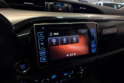 musta Toyota Hilux 2017 kuva 15.