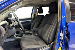 sininen Toyota Hilux 2017 kuva 8.