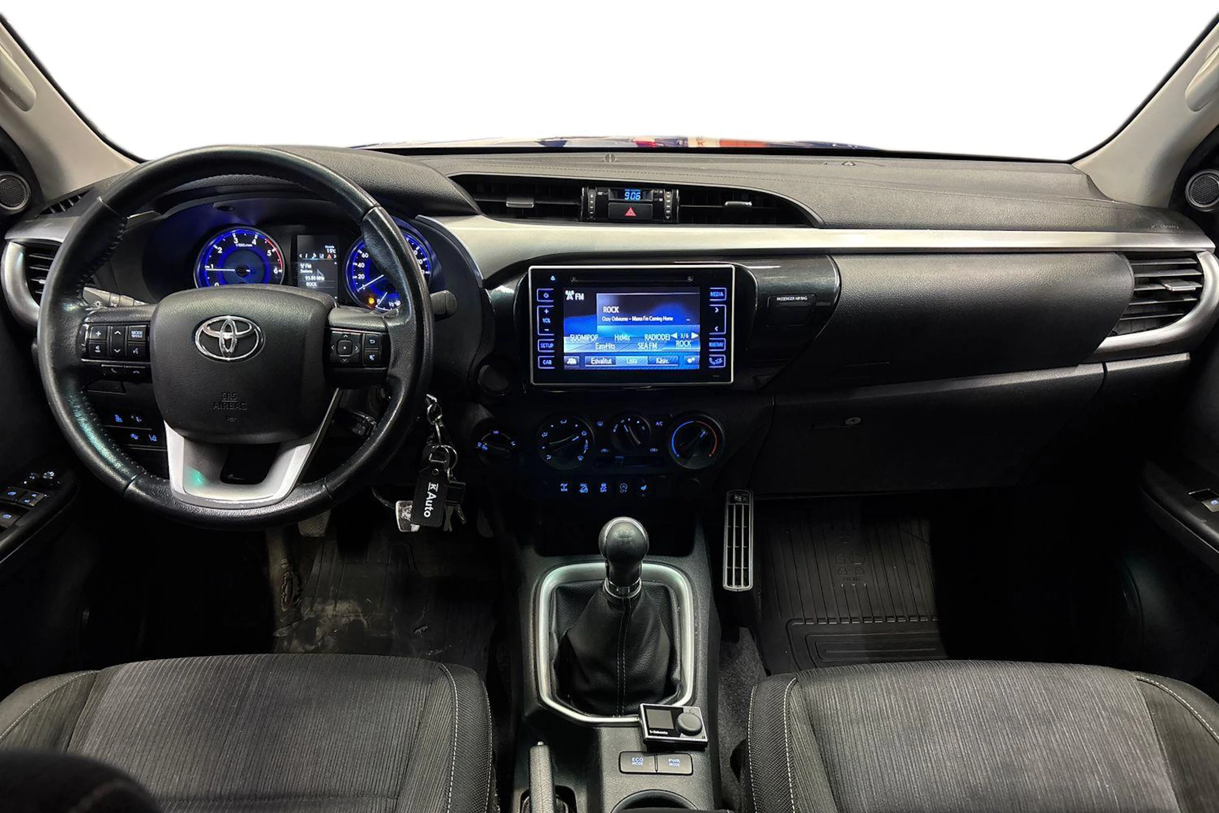 sininen Toyota Hilux 2017 kuva 9.