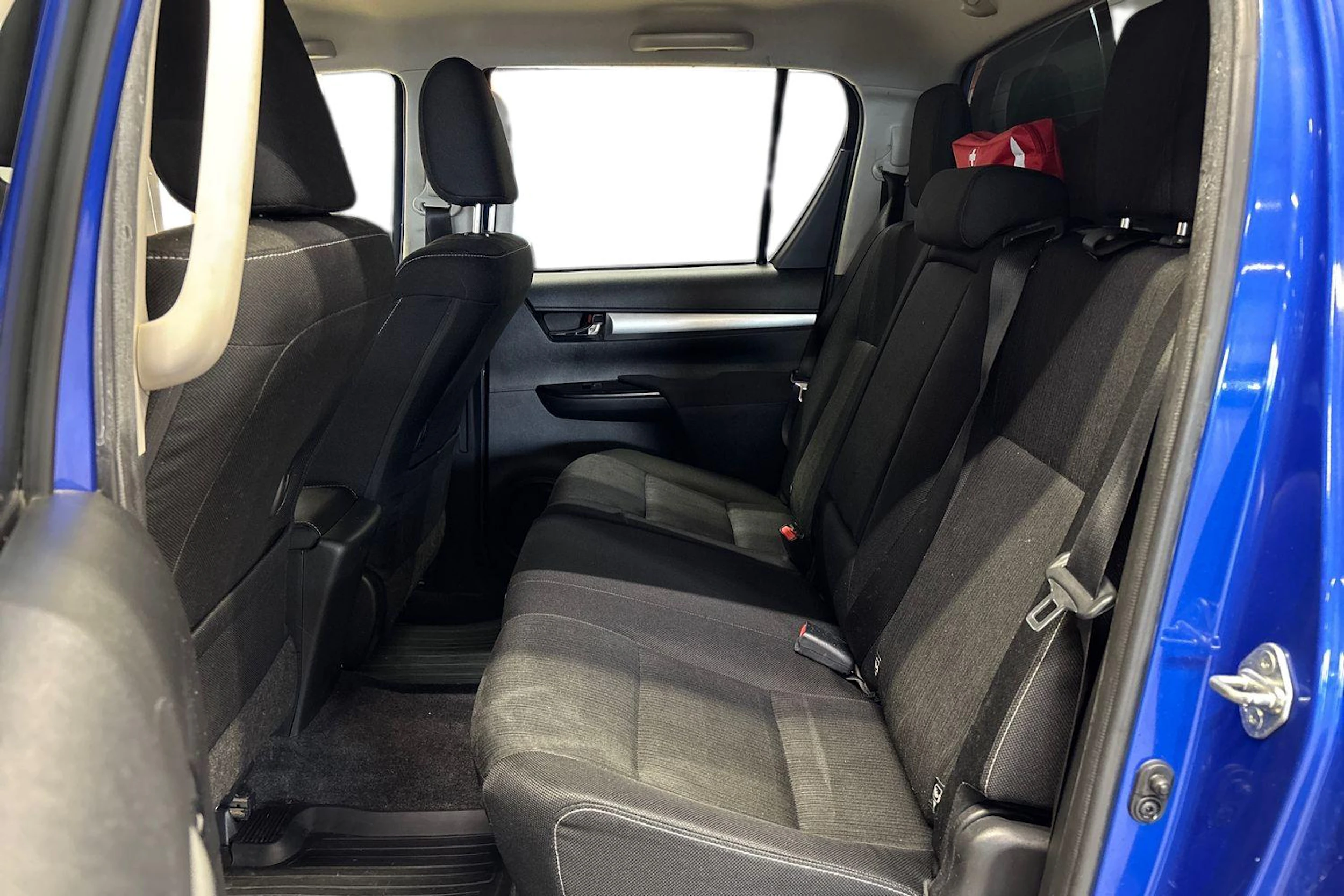 sininen Toyota Hilux 2017 kuva 11.