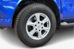 sininen Toyota Hilux 2017 kuva 12.