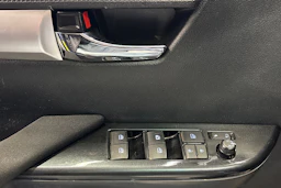 sininen Toyota Hilux 2017 kuva 13.