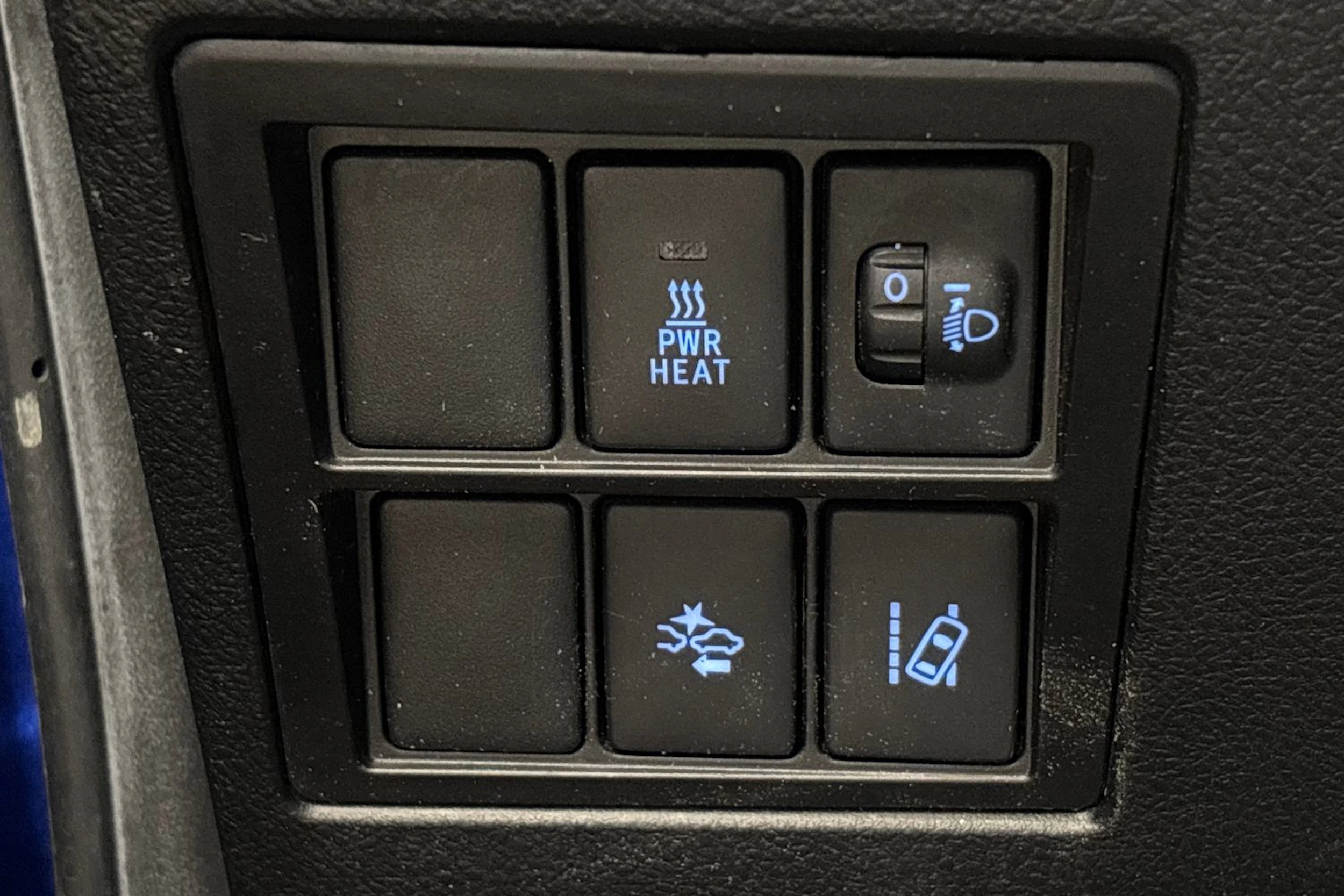 sininen Toyota Hilux 2017 kuva 15.