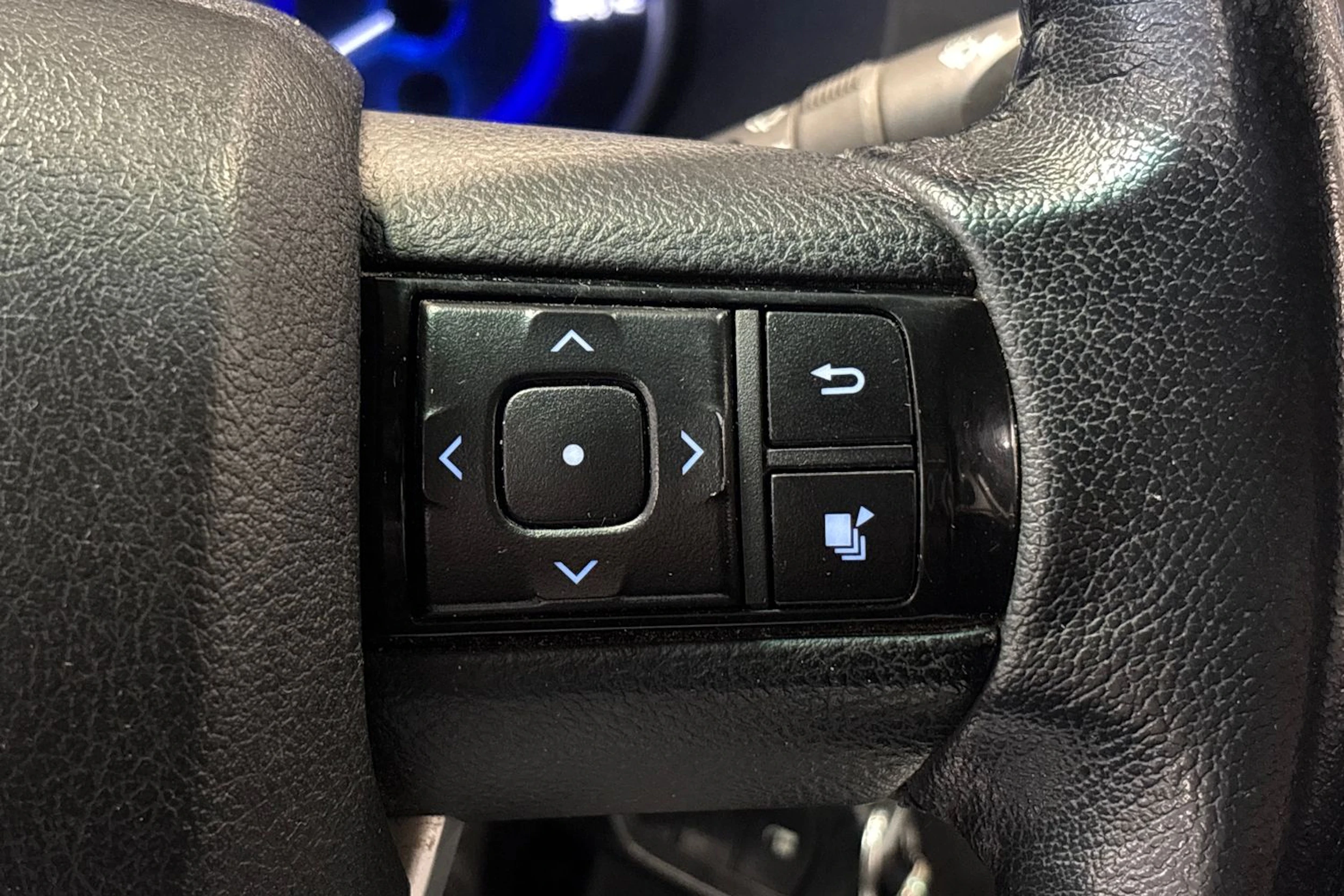 sininen Toyota Hilux 2017 kuva 17.