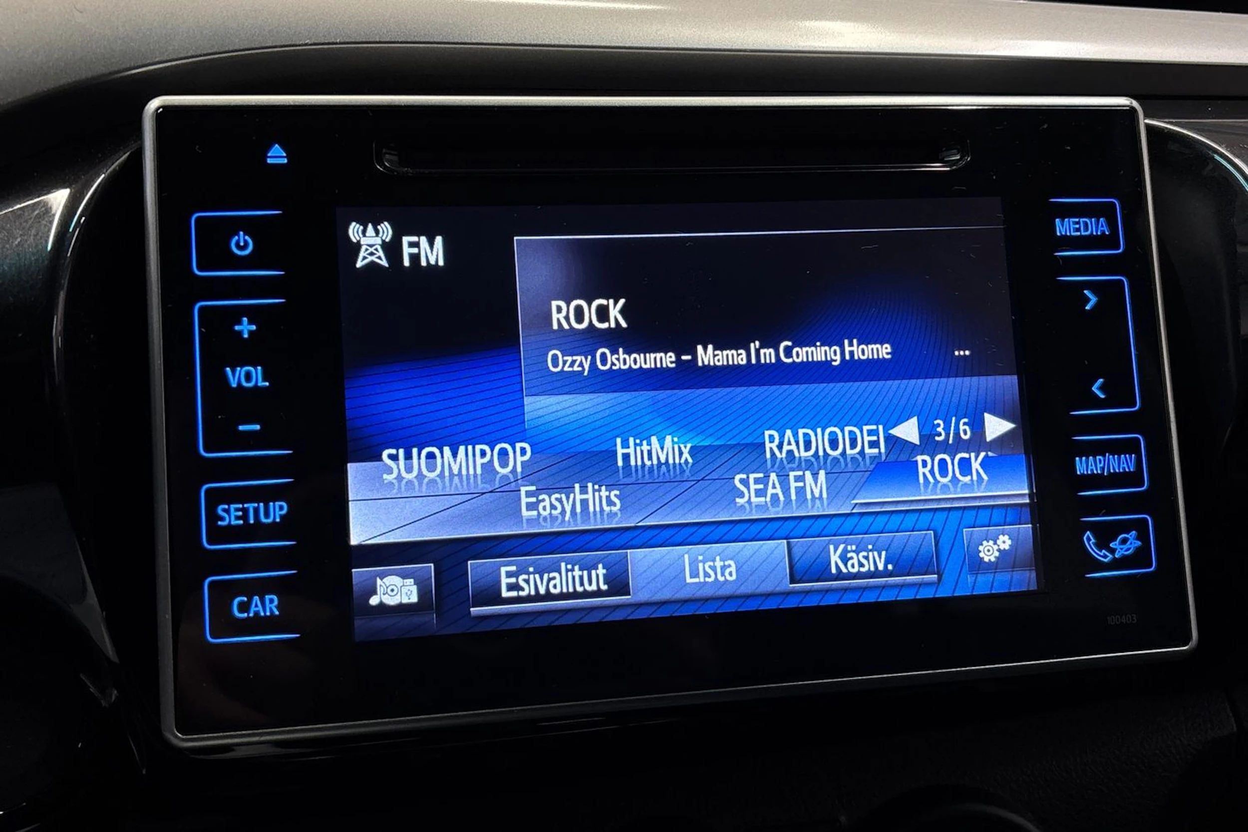 sininen Toyota Hilux 2017 kuva 19.