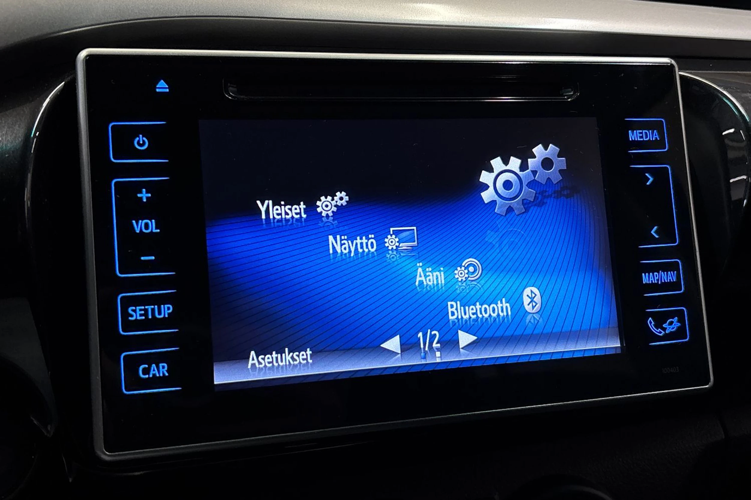 sininen Toyota Hilux 2017 kuva 21.