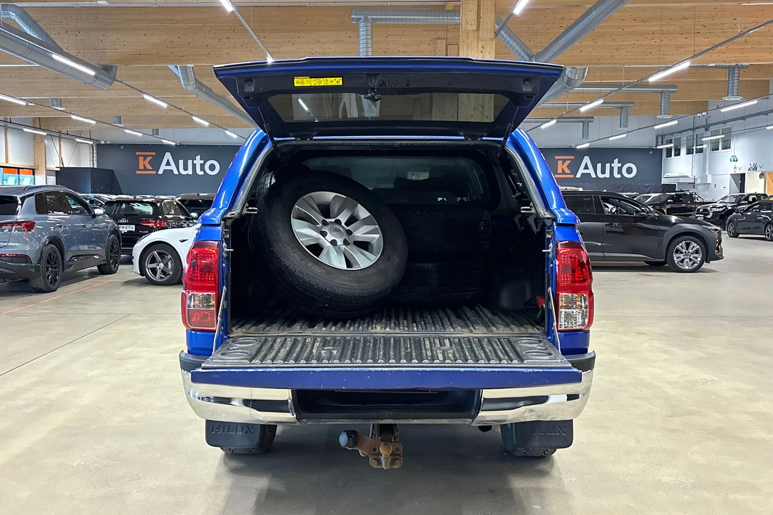 sininen Toyota Hilux 2017 kuva 26.