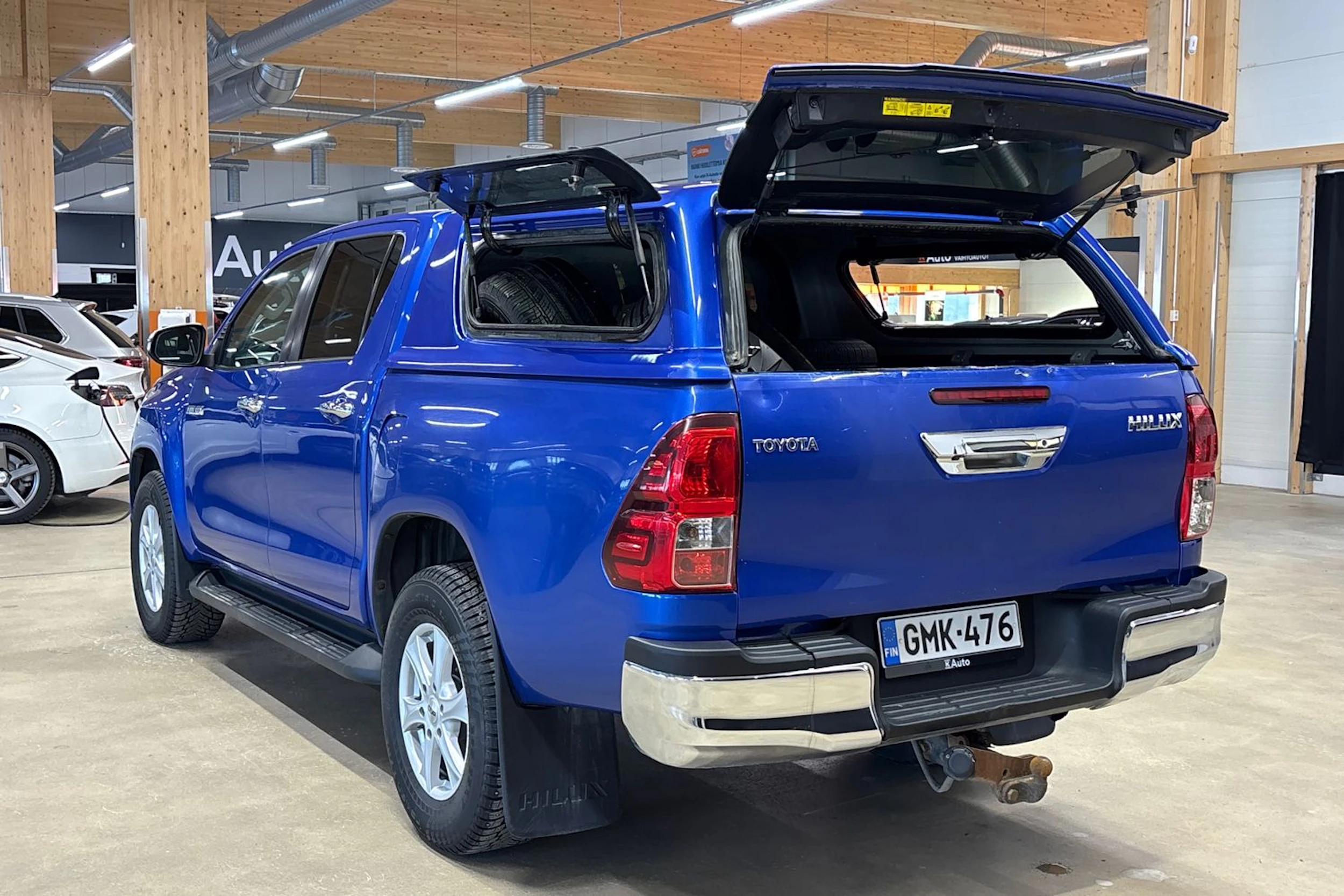 sininen Toyota Hilux 2017 kuva 27.