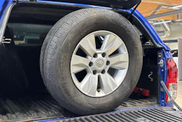 sininen Toyota Hilux 2017 kuva 31.