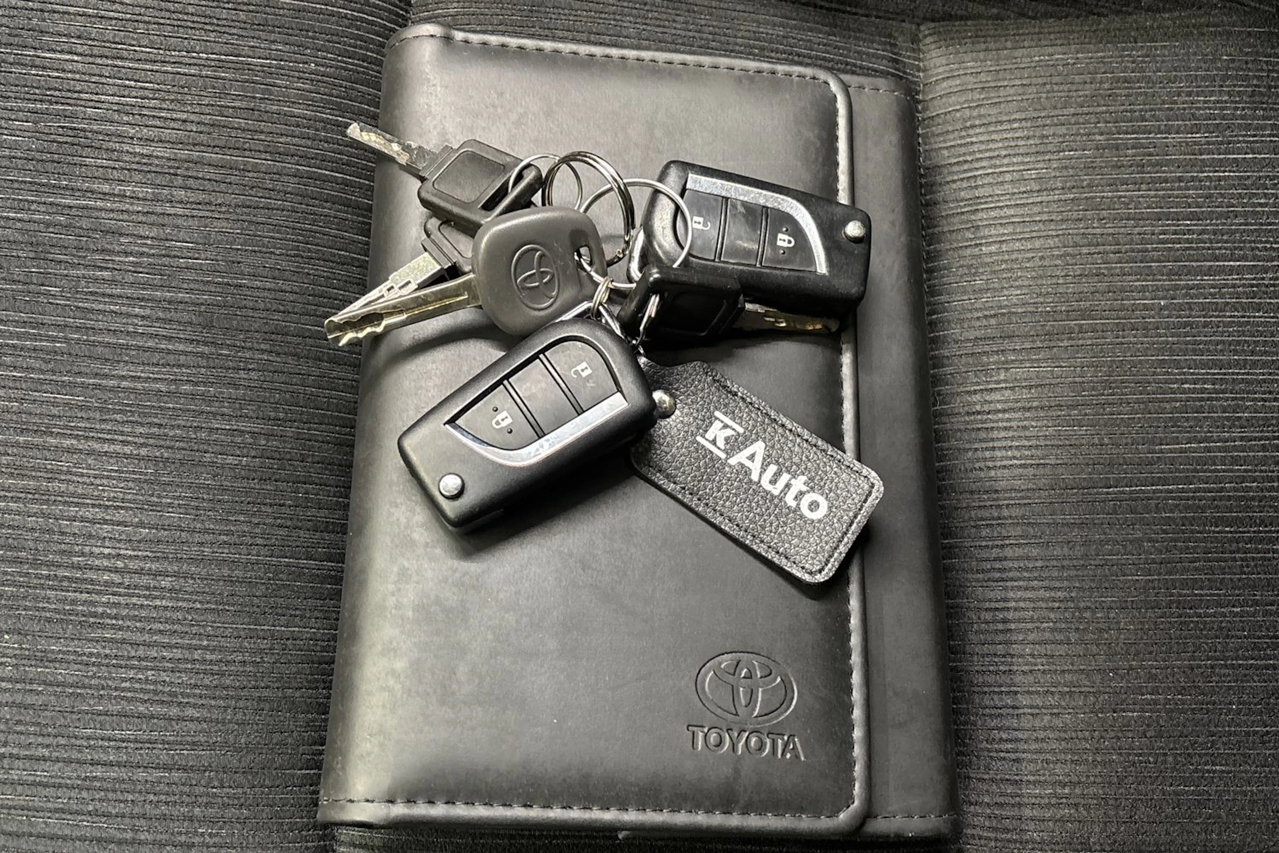 sininen Toyota Hilux 2017 kuva 32.