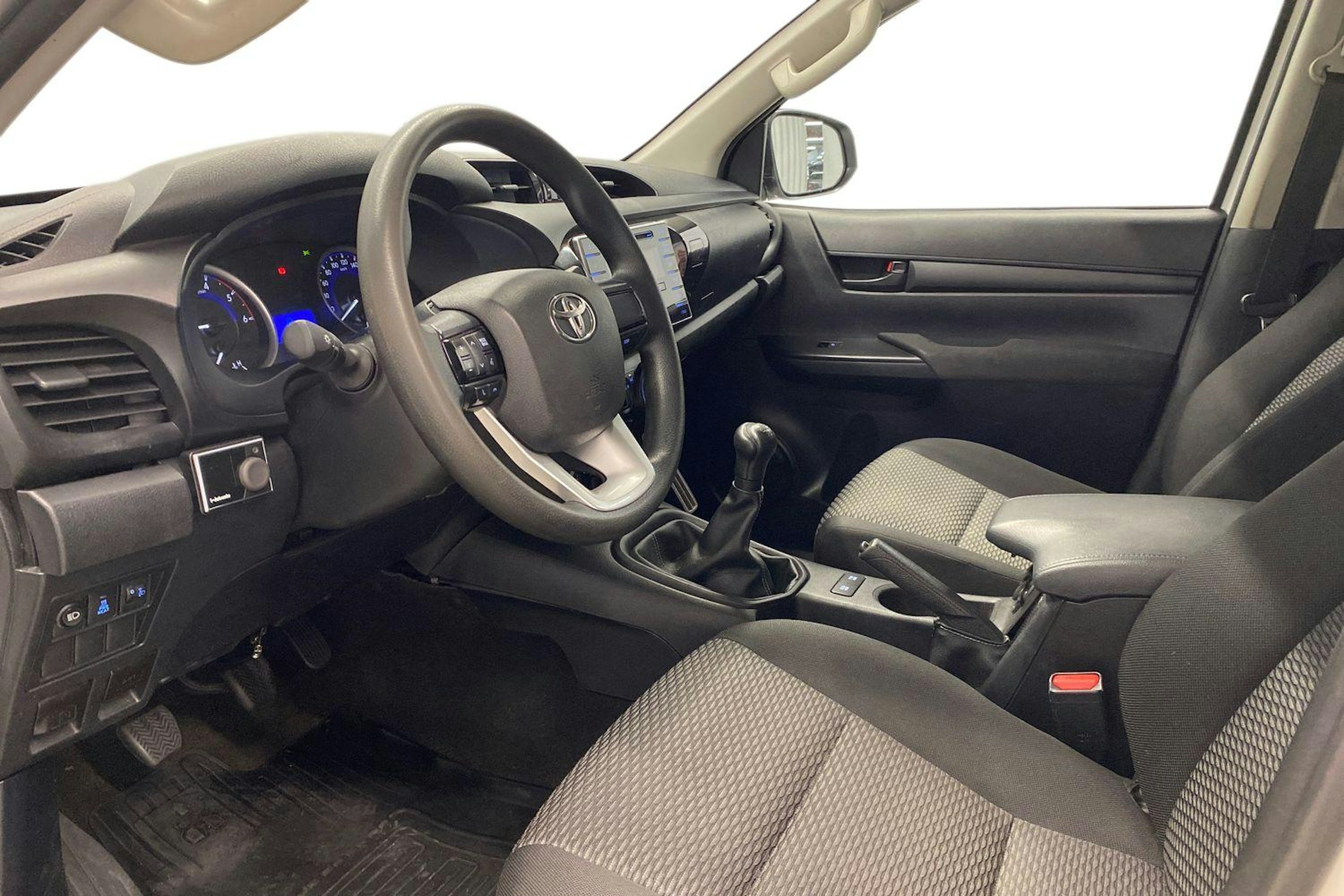 valkoinen Toyota Hilux 2017 kuva 6.