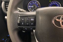 valkoinen Toyota Hilux 2017 kuva 12.