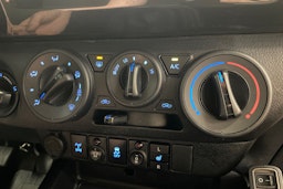 valkoinen Toyota Hilux 2017 kuva 15.