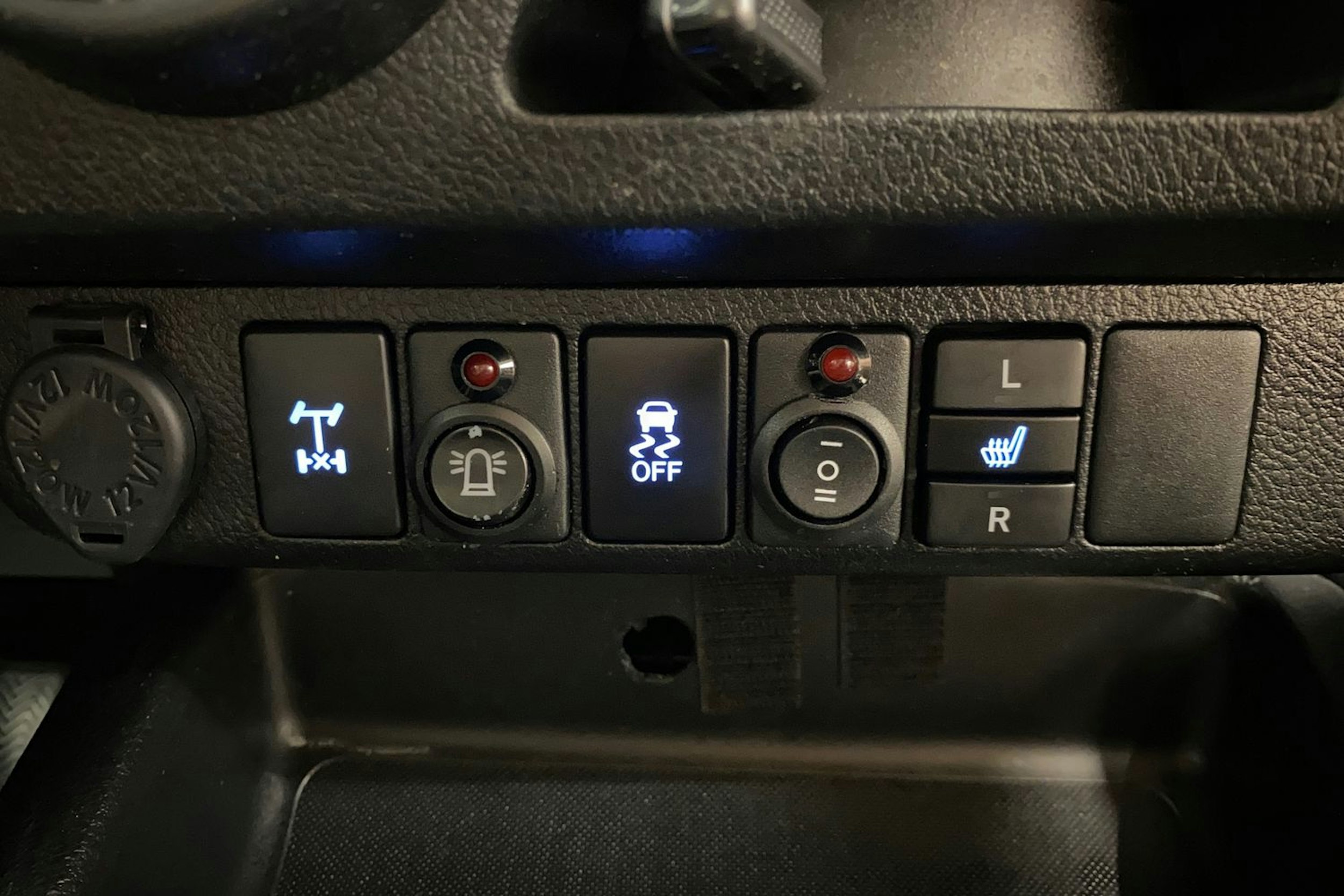 valkoinen Toyota Hilux 2017 kuva 17.