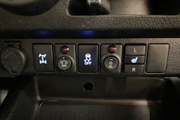 valkoinen Toyota Hilux 2017 kuva 17.