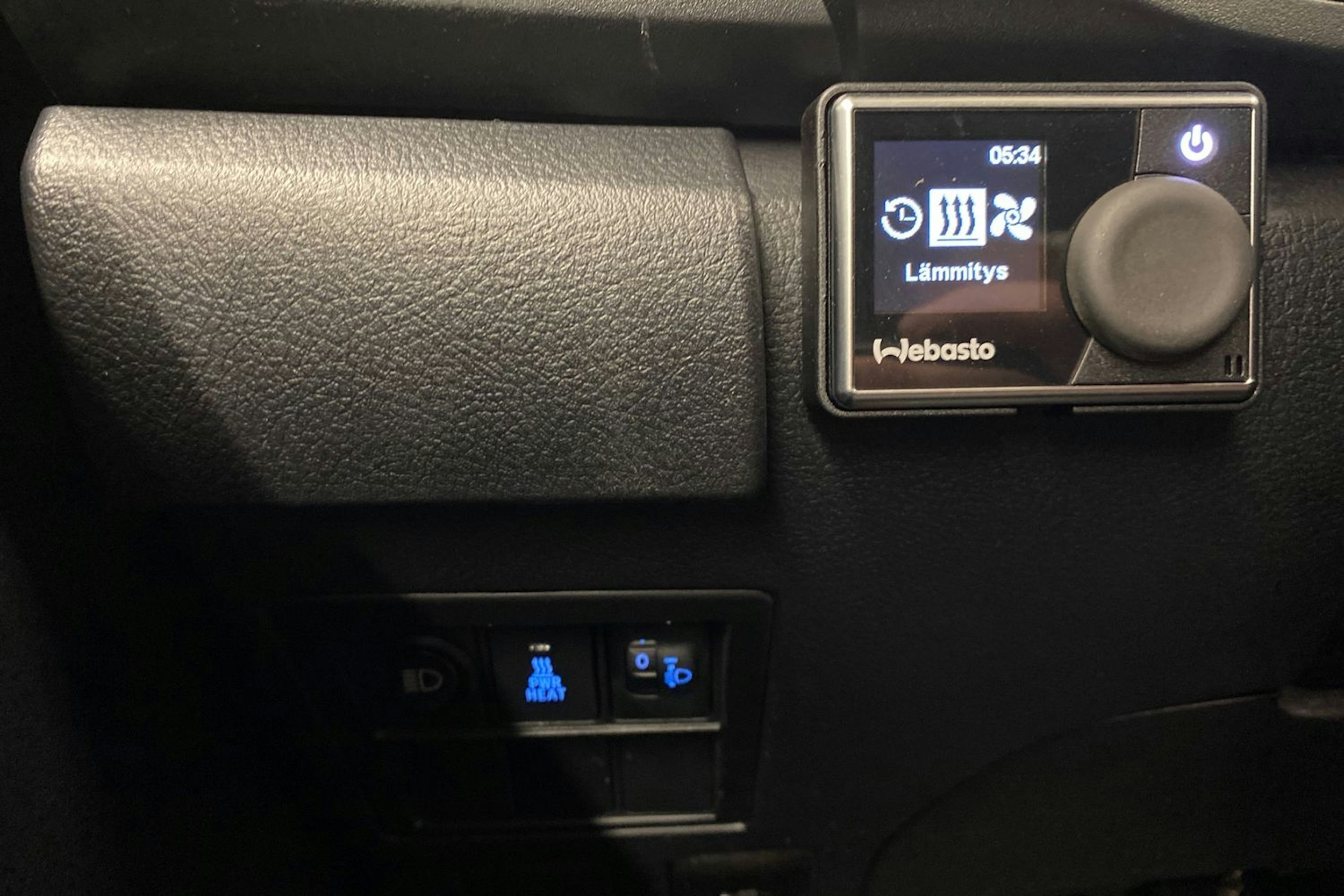 valkoinen Toyota Hilux 2017 kuva 18.