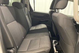 valkoinen Toyota Hilux 2017 kuva 19.