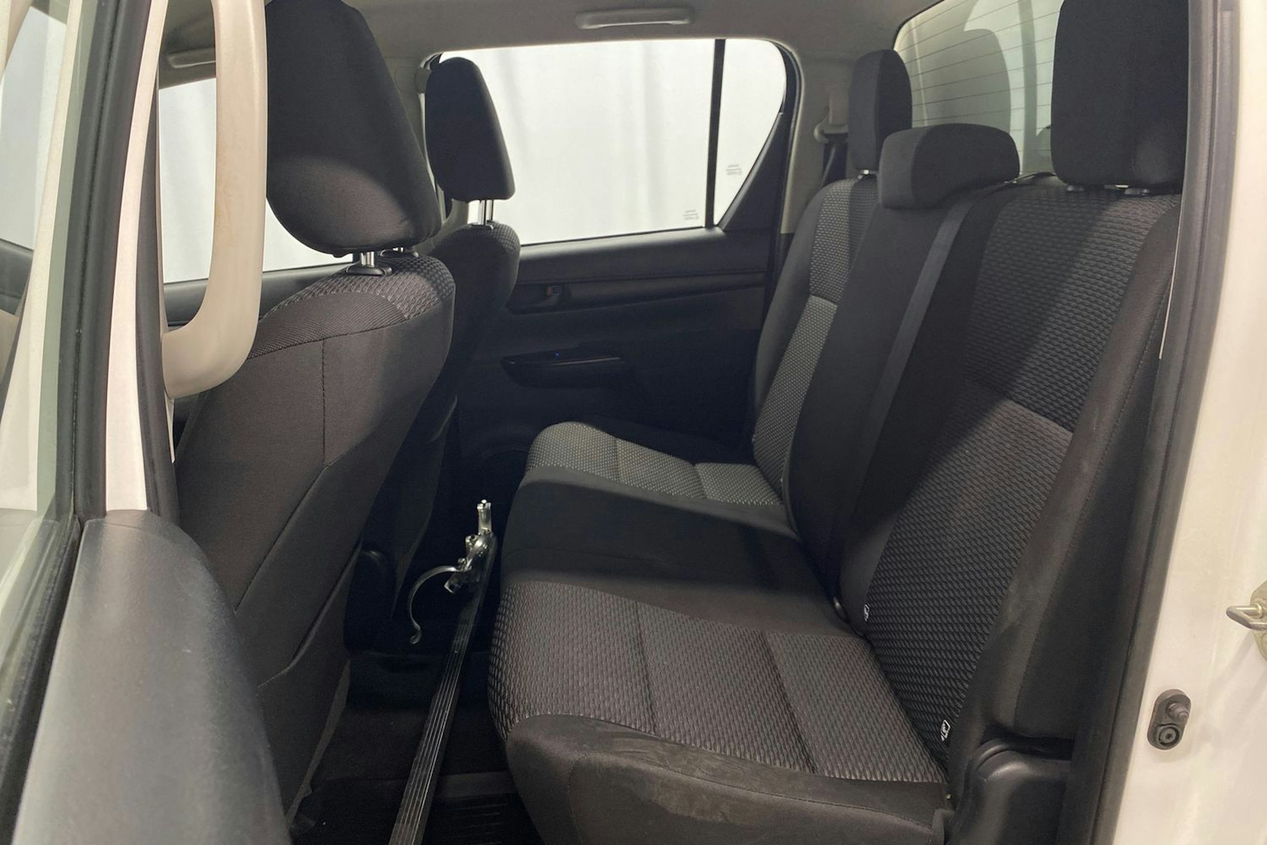valkoinen Toyota Hilux 2017 kuva 20.