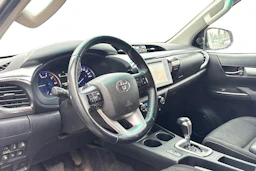 Valkoinen Toyota Hilux 2017 kuva 3.